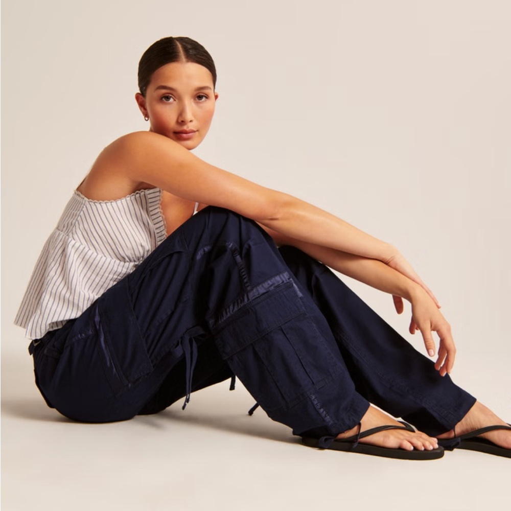New with tags! Abercrombie cargo pants- navy blue! Size 4, short!